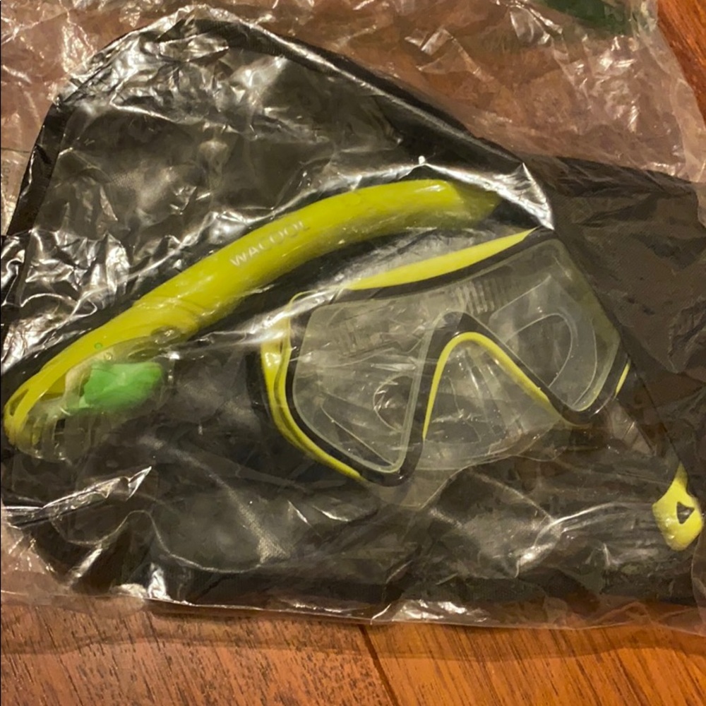 NWT Wacool Adult snorkeling kit